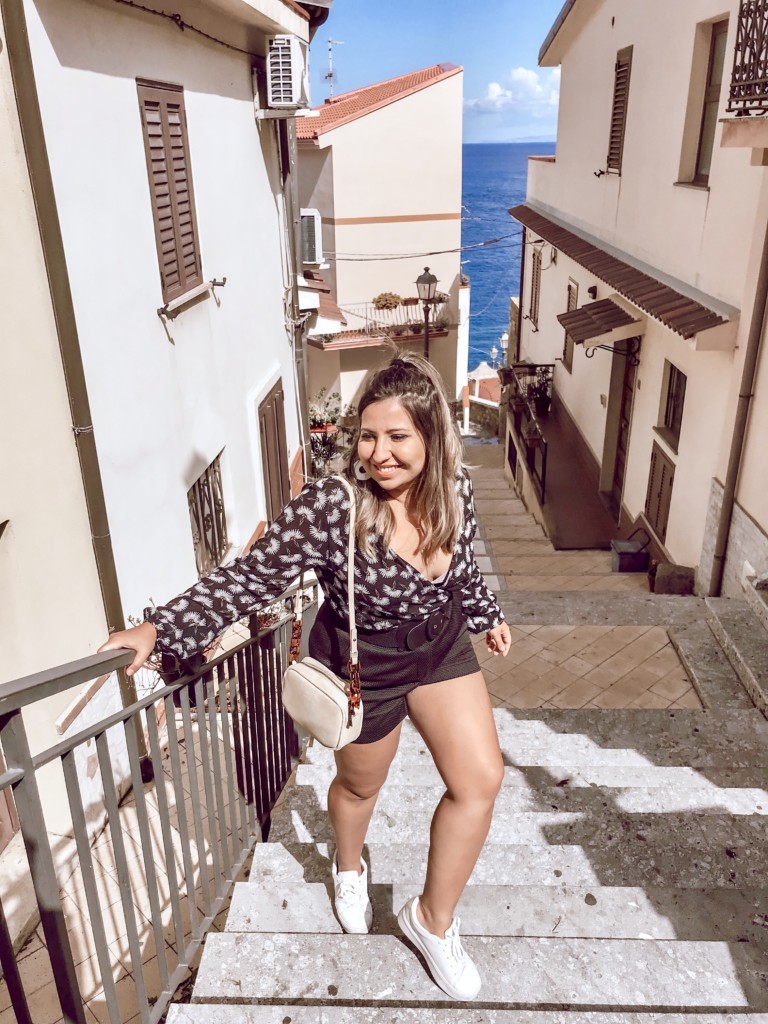 Looks com tênis para viajar