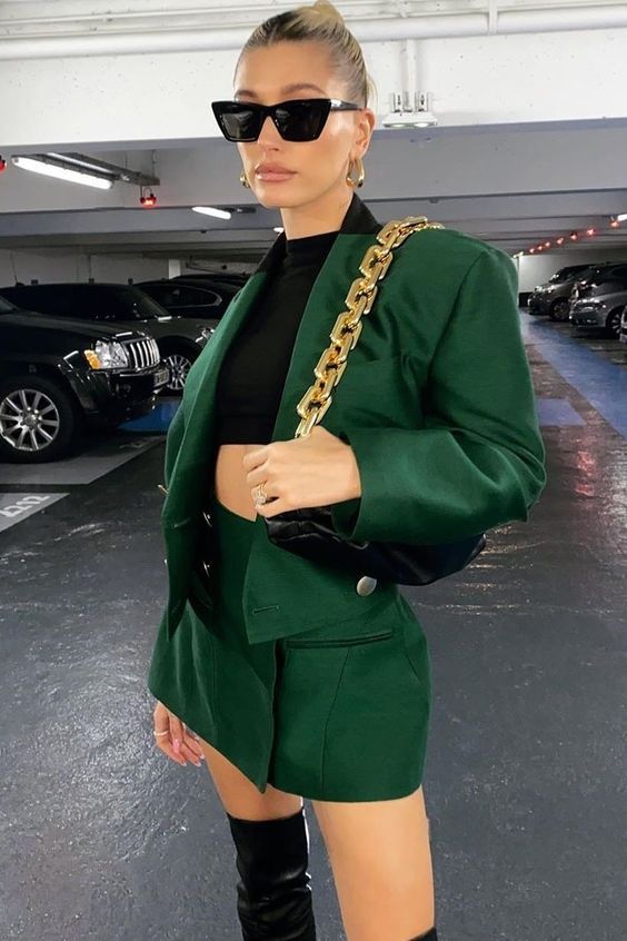 Looks da Hailey Bieber - Looks estilosos Hailey Bieber - Melhores looks Hailey Bieber