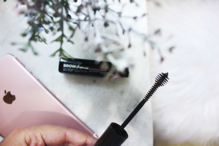Resenha Maybelline Brow Drama Máscara para Sobrancelha cor Soft Brown