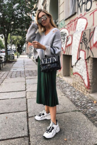 Como Usar Saia com Tênis + ideias de looks de saia com tênis