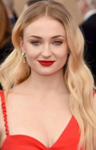 Maquiagem Sophie Turner - Maquiagem com Batom Vermelho para Loiras